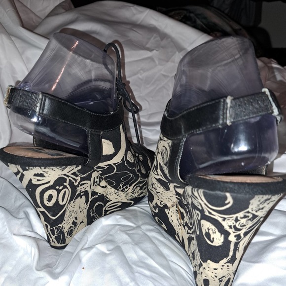 NEW NO BOX Women's BC Because I wear rose colored glasses wedges size 8.5 - Picture 4 of 9